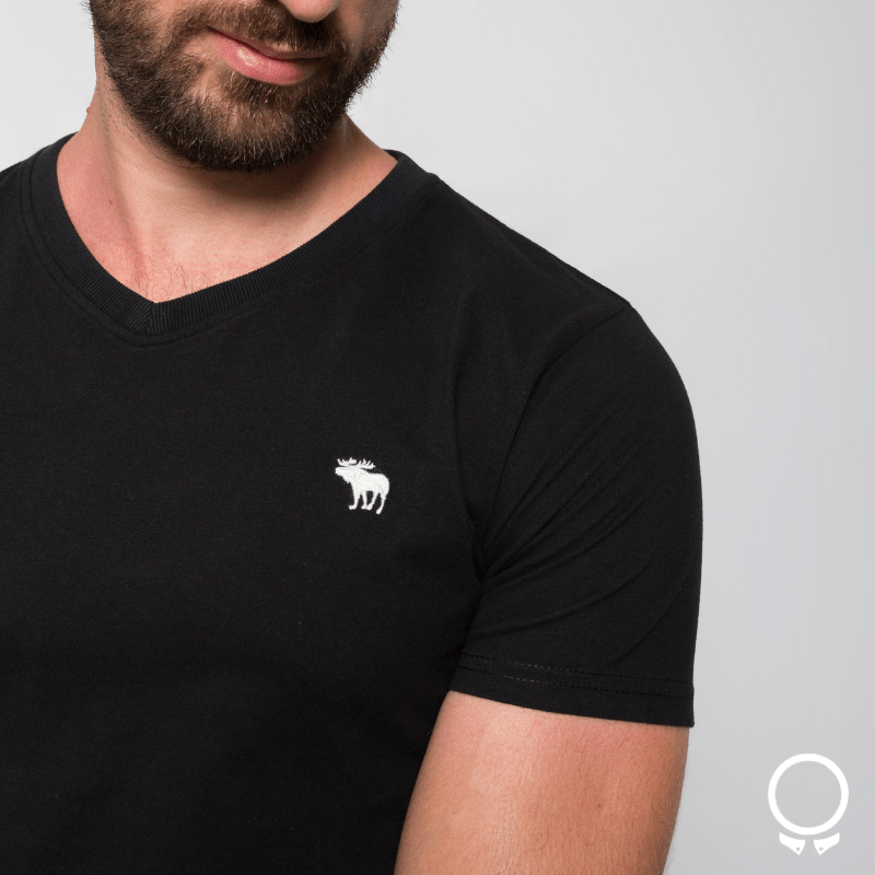 REMERA ABERCROMBIE CUELLO V NEGRA