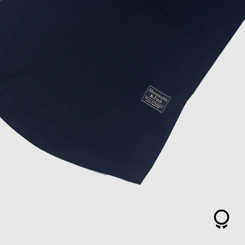 REMERA ABERCROMBIE CURVA NEGRA