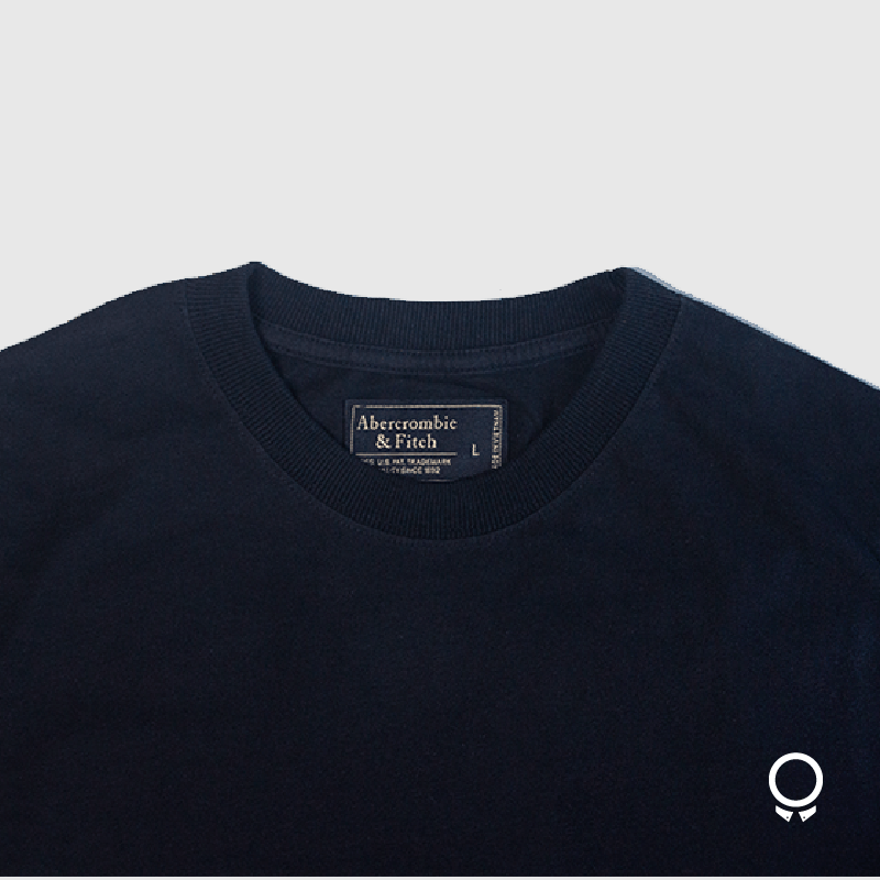 REMERA ABERCROMBIE CURVA NEGRA
