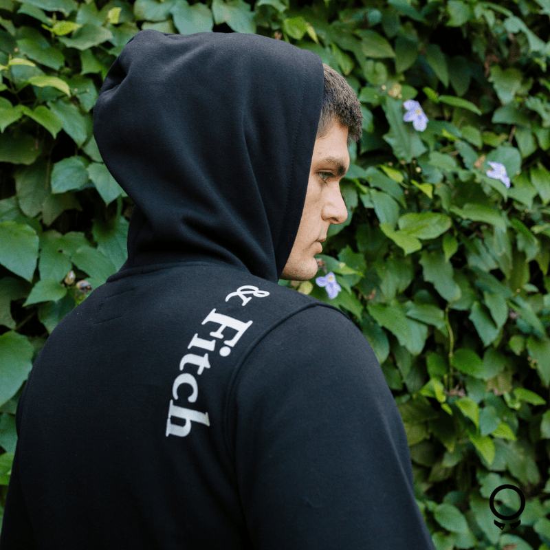 HOODIE ABERCROMBIE NEGRO LETRAS VERTICAL