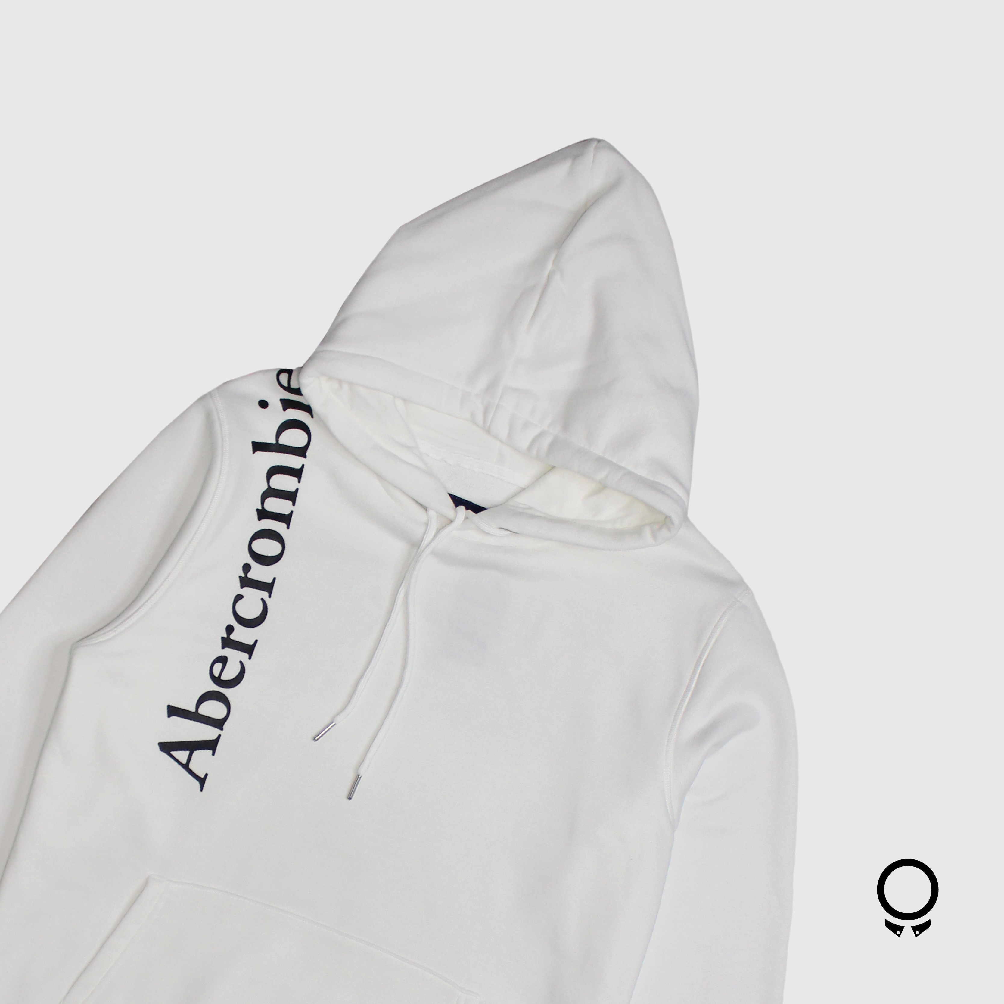 HOODIE ABERCROMBIE BLANCO CON LETRA VERTICAL