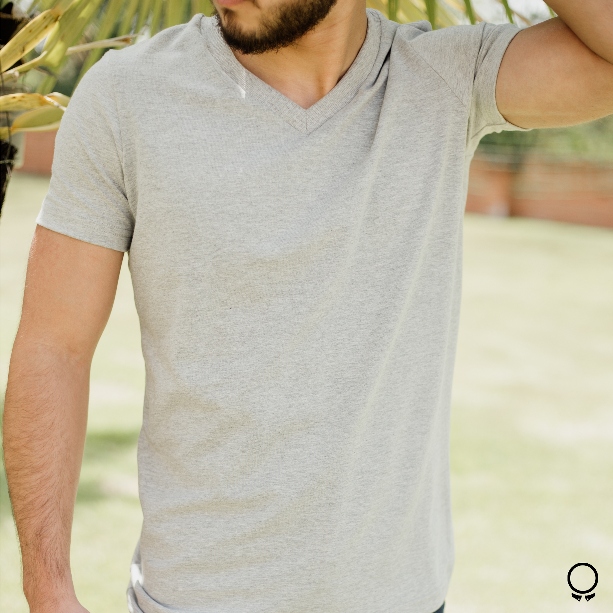 Remera blanca cuello v top