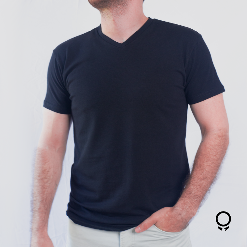 REMERA LIBERATO BASICS PREMIUM TEE V NEGRA