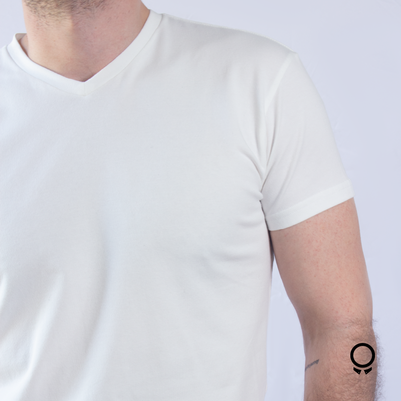 REMERA LIBERATO BASICS PREMIUM TEE V BLANCA