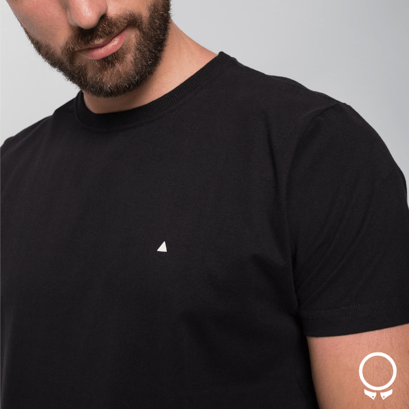 REMERA LIBERATO BASICS NEGRA REGULAR FIT