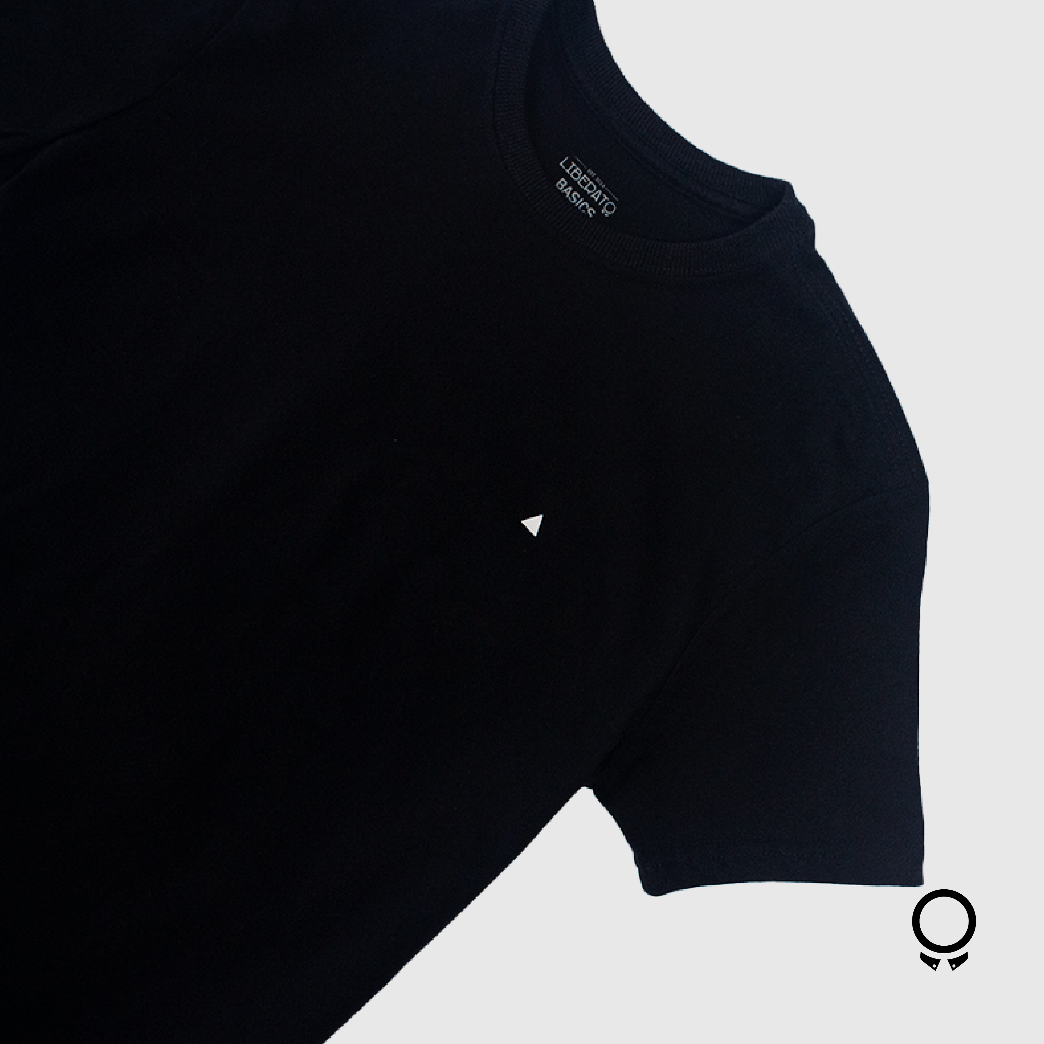 REMERA LIBERATO BASICS NEGRA REGULAR FIT