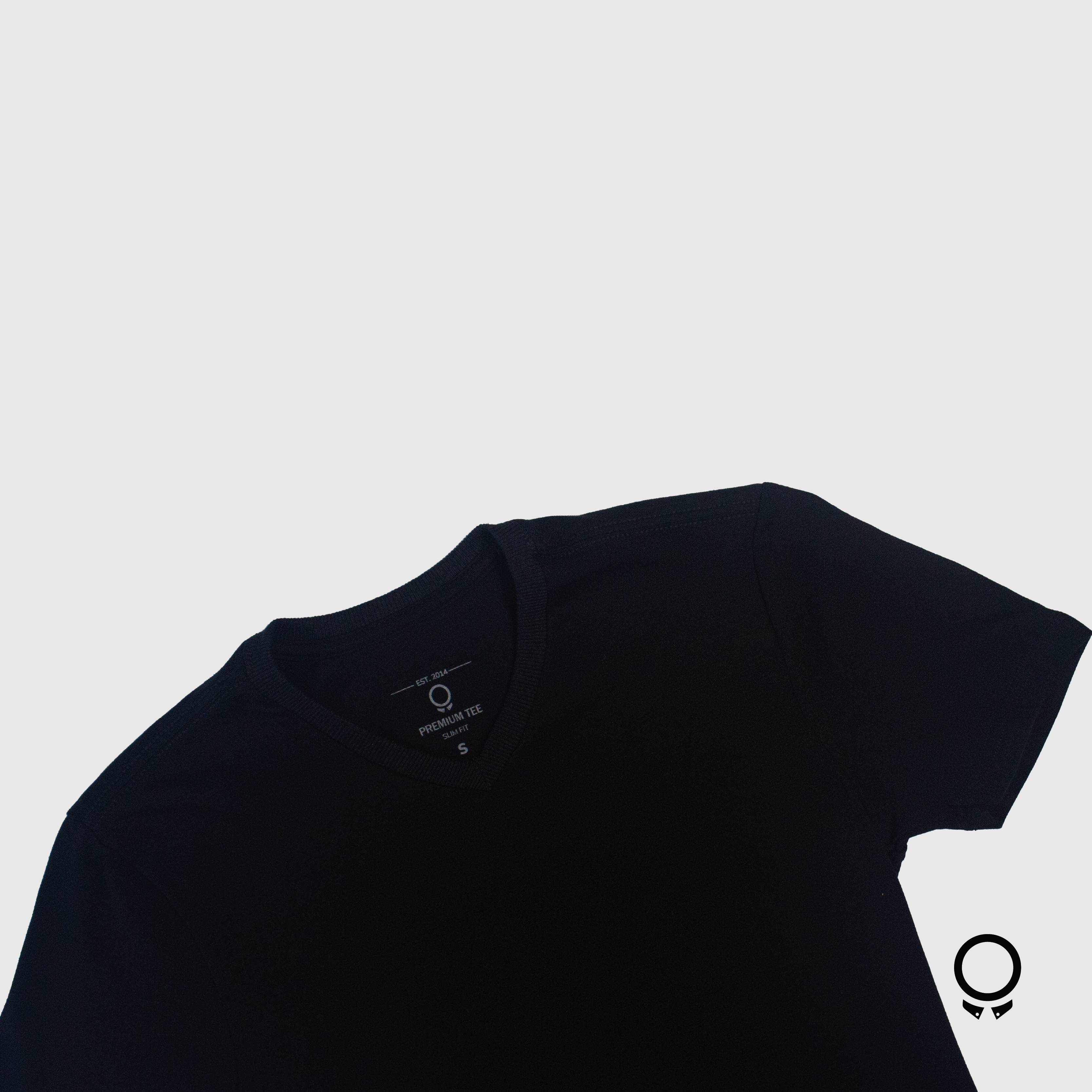 REMERA LIBERATO BASICS NEGRA SLIM FIT