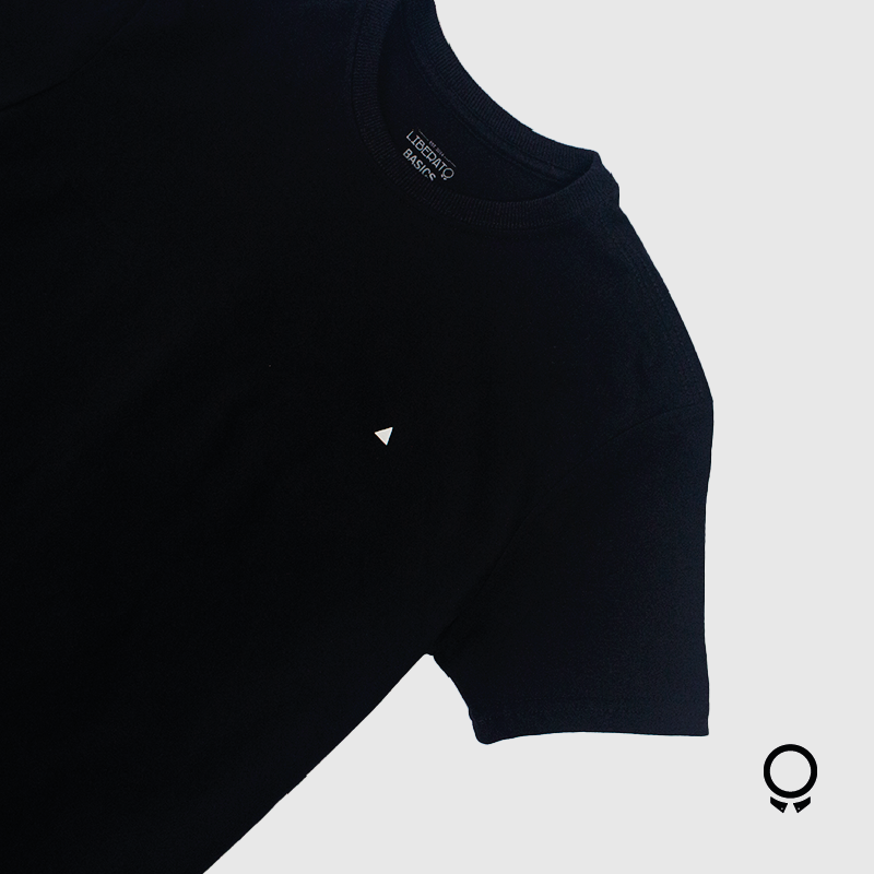 REMERA LIBERATO BASICS NEGRA SLIM FIT