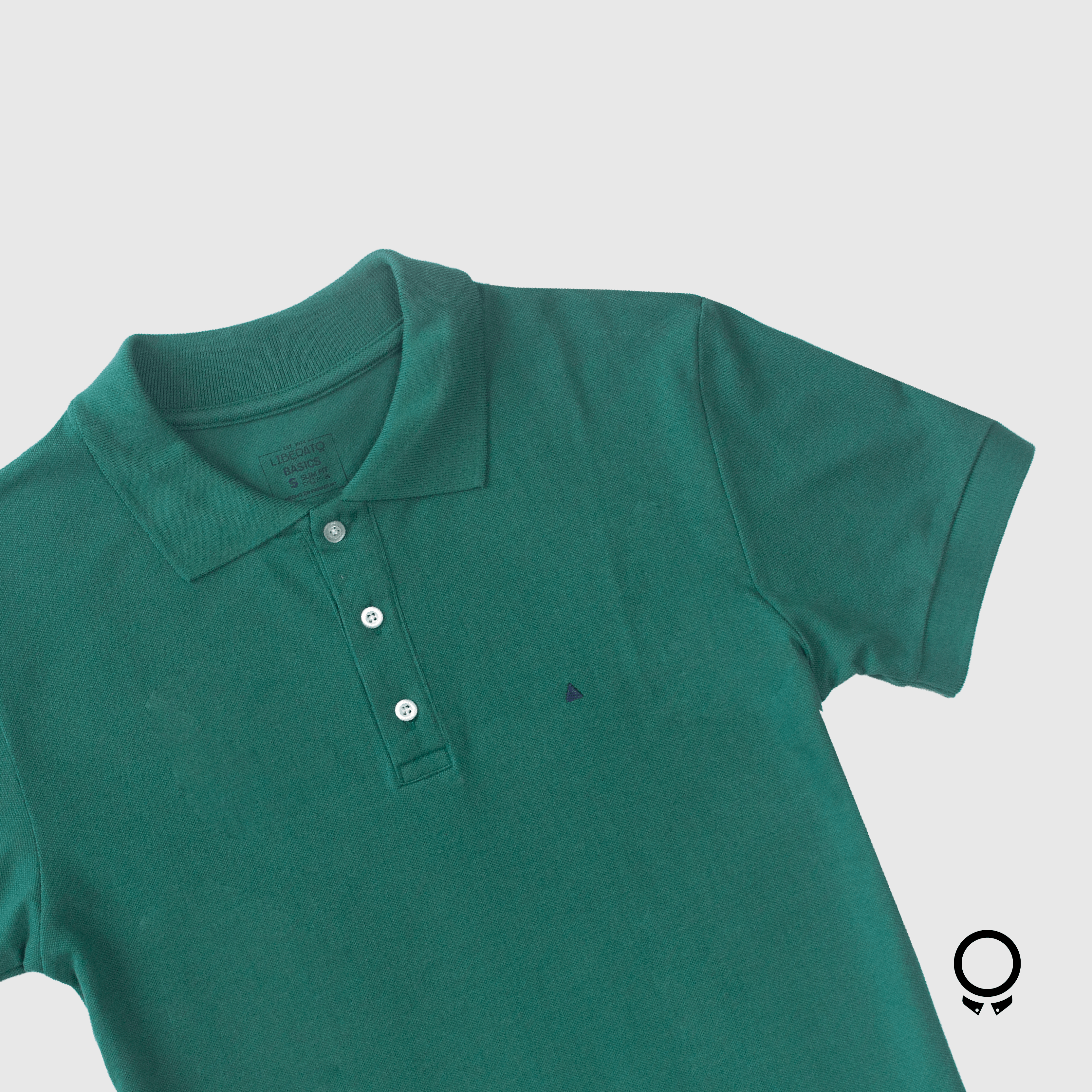 REMERA LIBERATO BASICS CUELLO POLO VERDE OSCURO CON LOGO