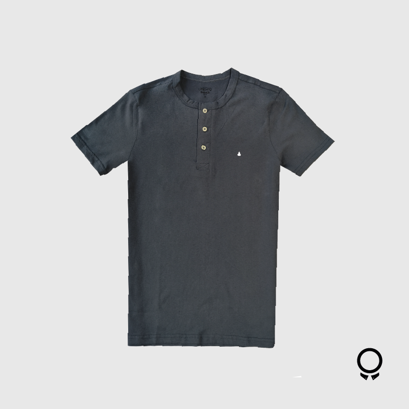 REMERA LIBERATO BASICS HENLEY NEGRA RELIEVE BLANCO