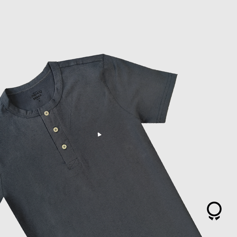 REMERA LIBERATO BASICS HENLEY NEGRA RELIEVE BLANCO