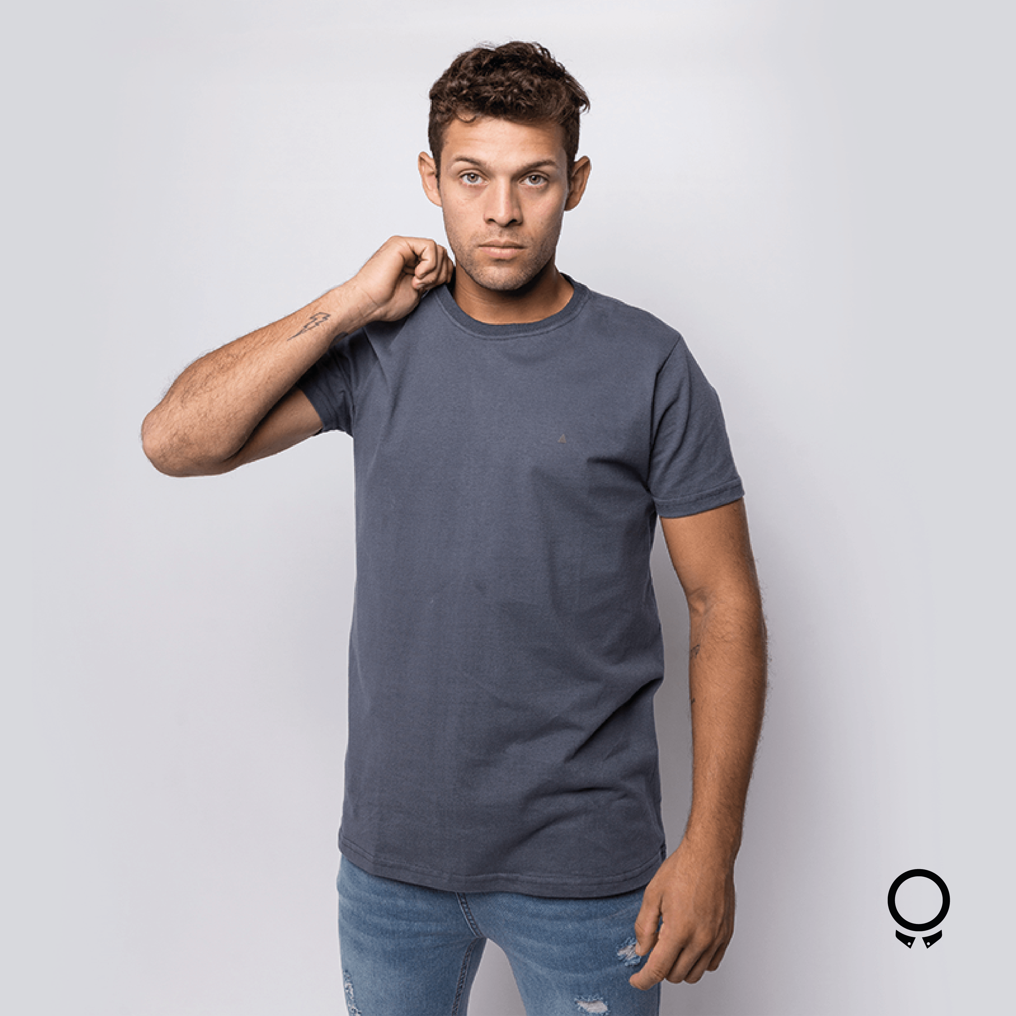 REMERA LIBERATO BASICS REGULAR FIT GRIS RELIEVE AL TONO