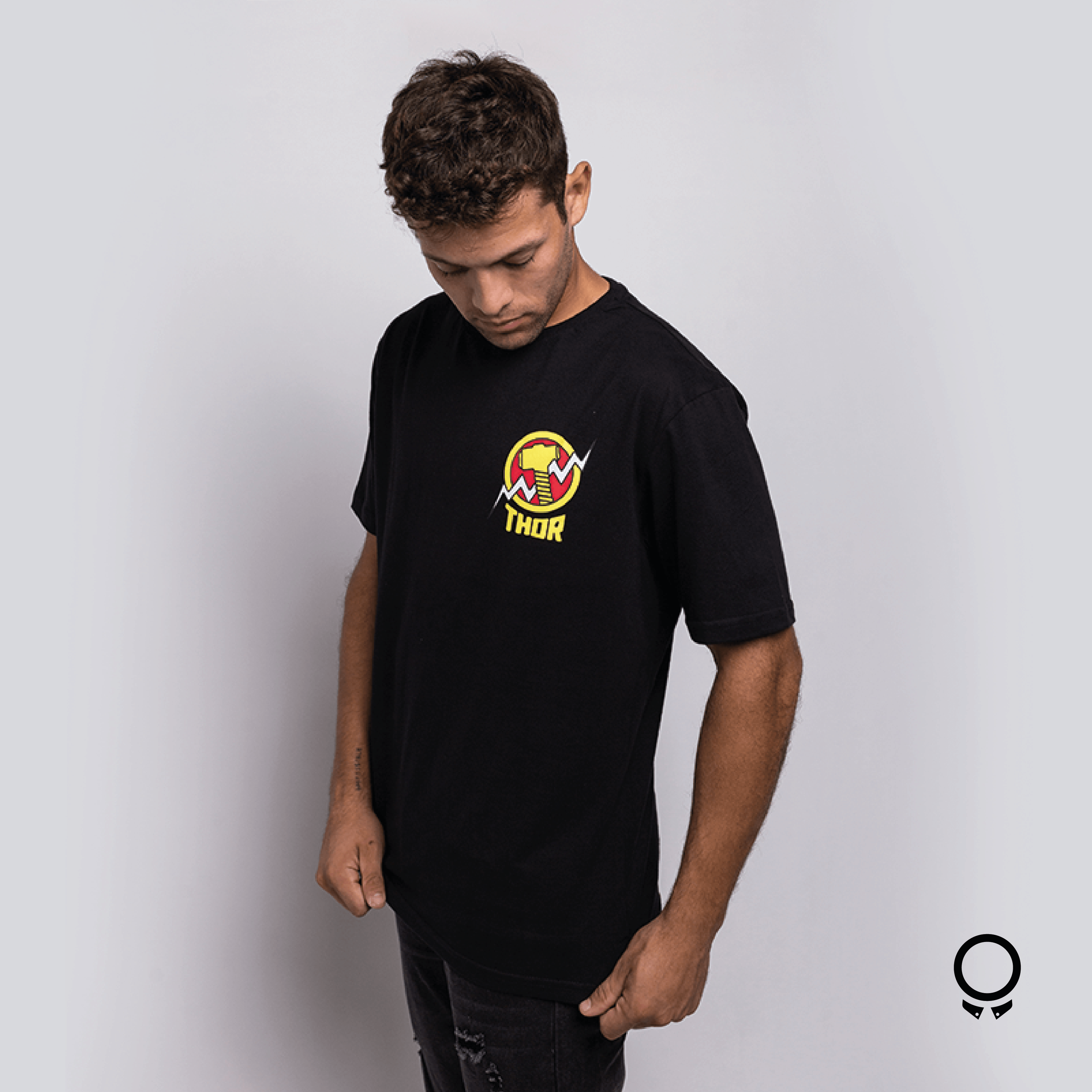 REMERA LIBERATO BASICS OVERSIZED NEGRA THOR