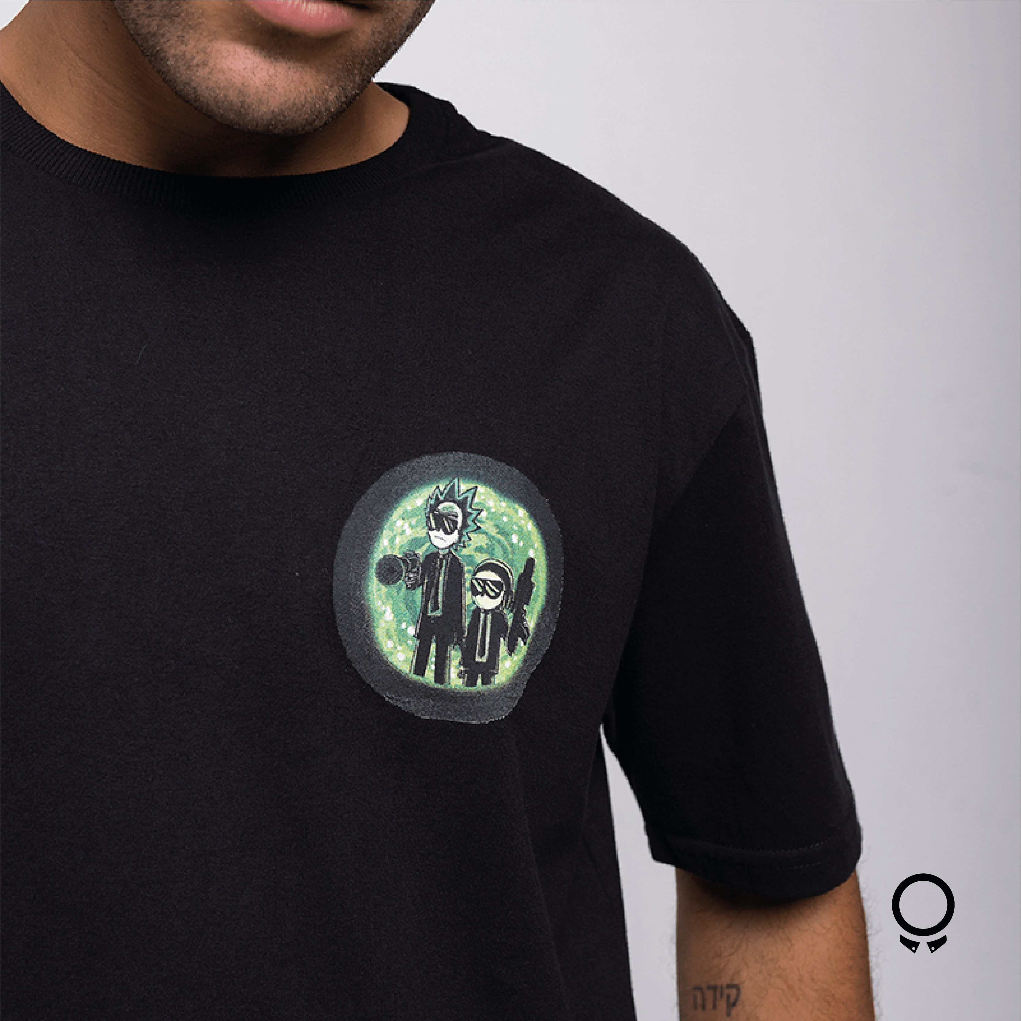 REMERA LIBERATO BASICS NEGRA OVERSIZED MEN IN BLACK