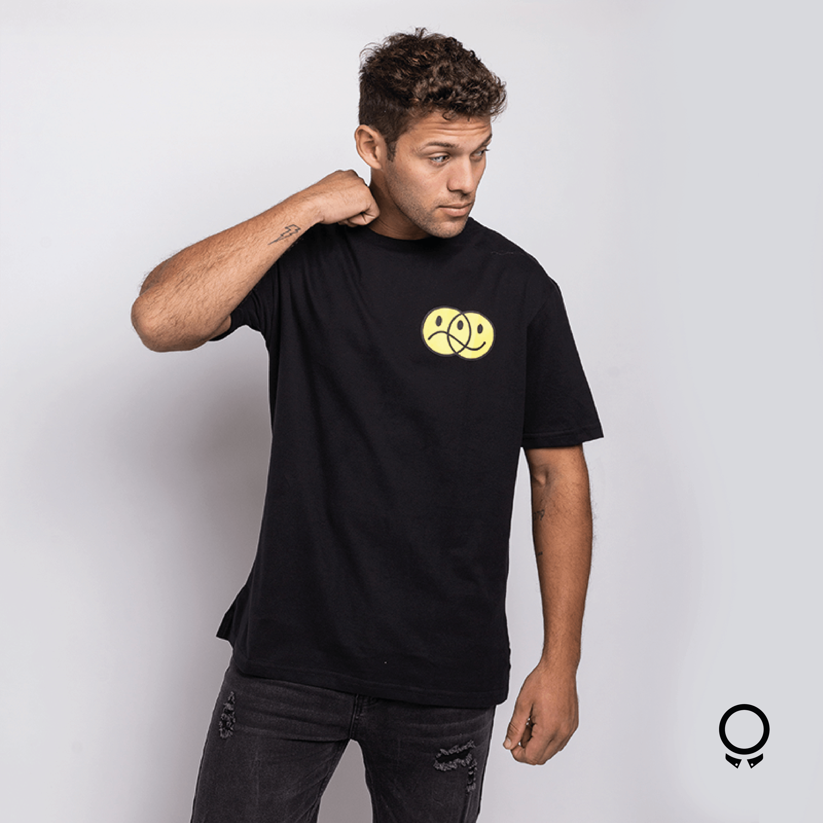 REMERA LIBERATO BASICS OVERSIZED NEGRA EMOJI