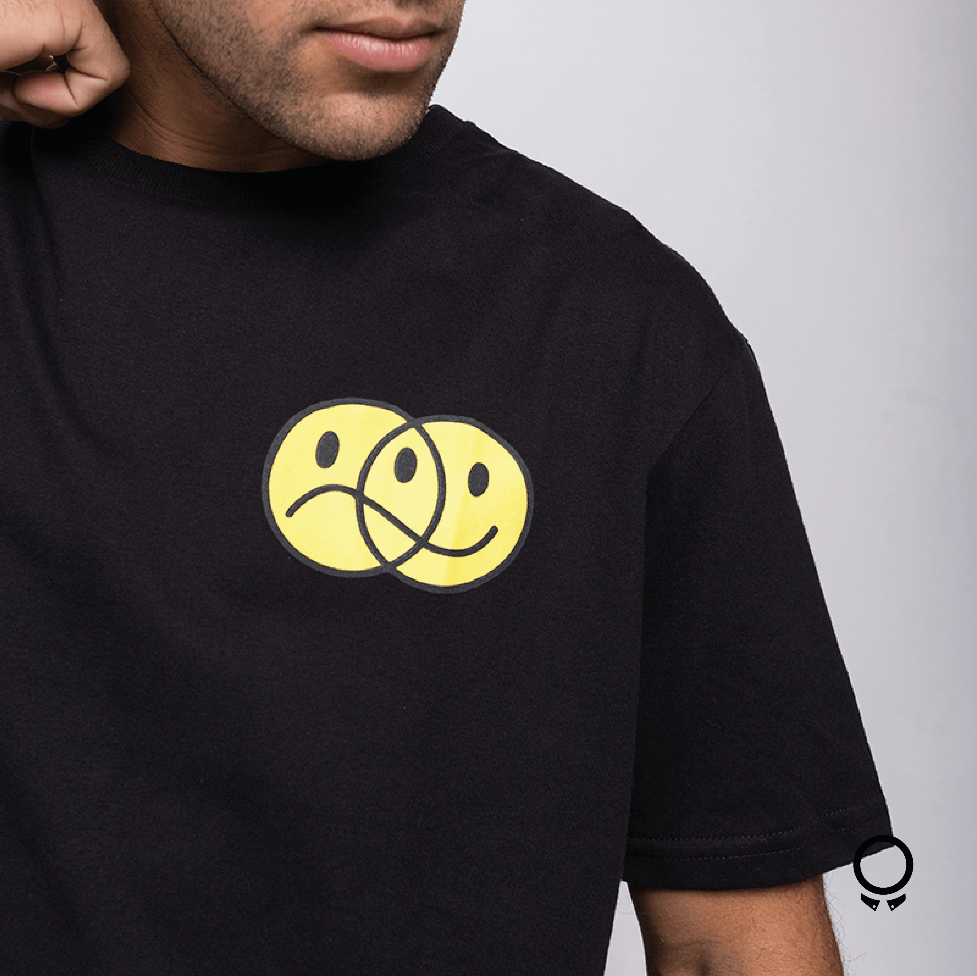 REMERA LIBERATO BASICS OVERSIZED NEGRA EMOJI
