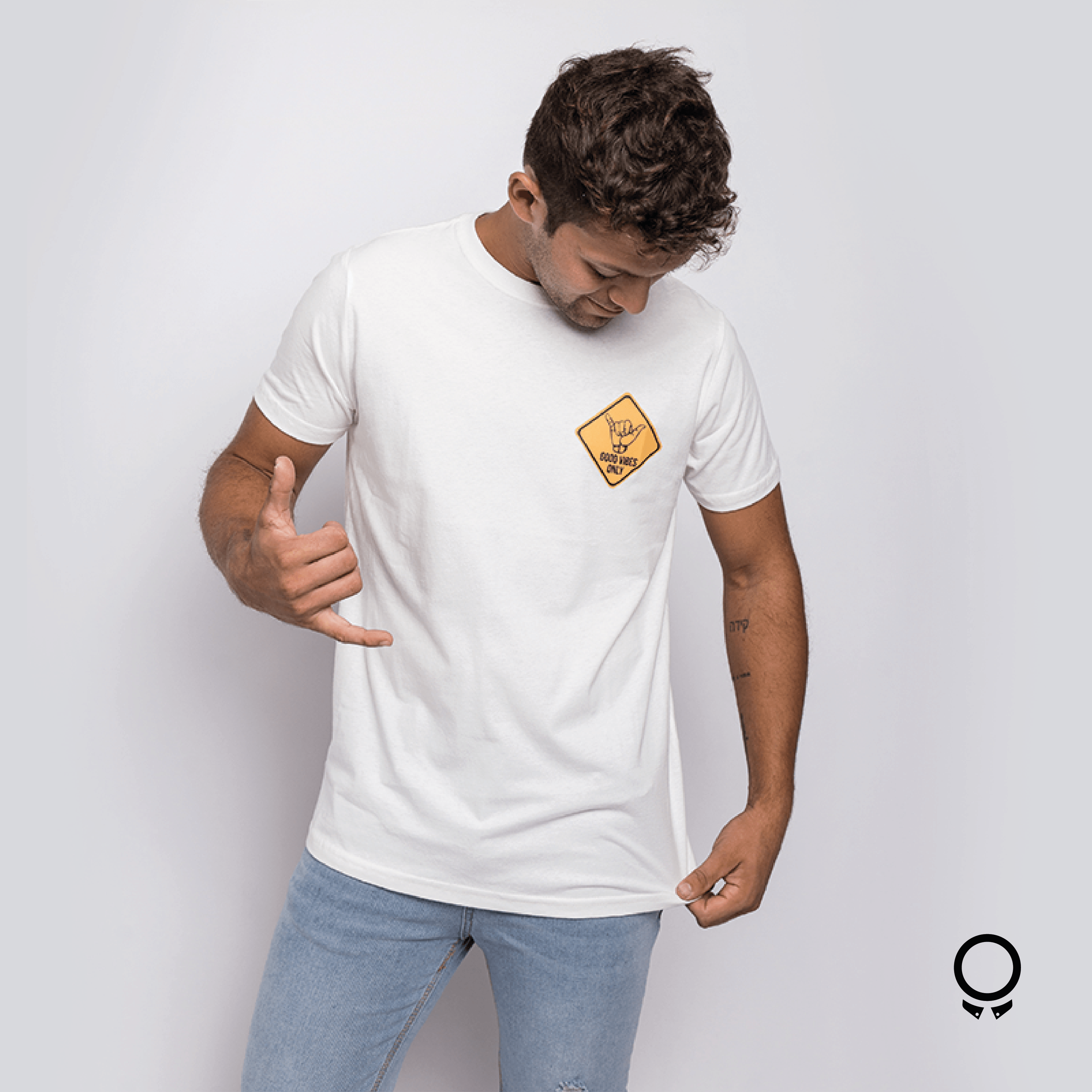 REMERA LIBERATO BASICS REGULAR FIT BLANCA GOOD VIBES ONLINE