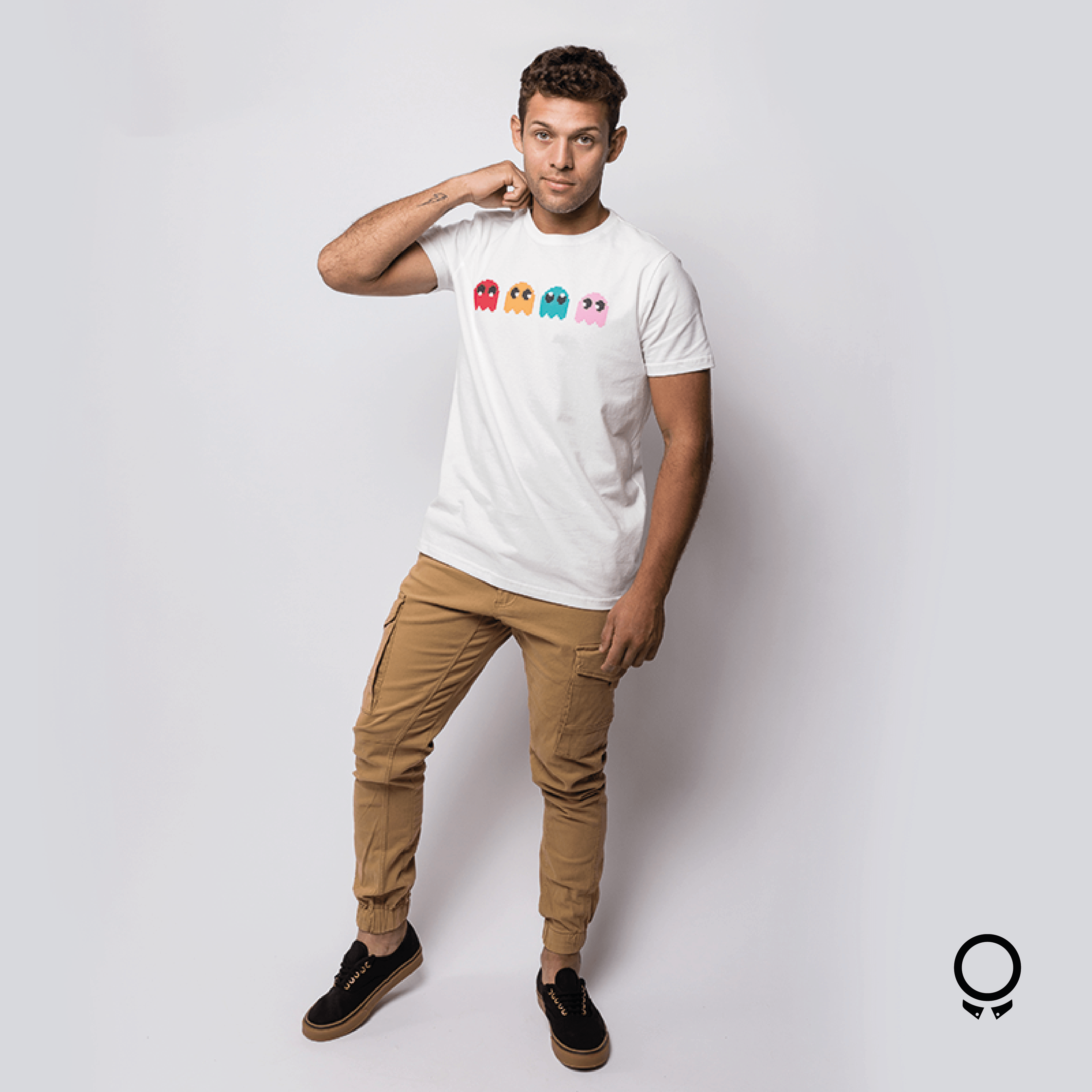 REMERA LIBERATO BASICS REGULAR FIT BLANCA PAC MAN
