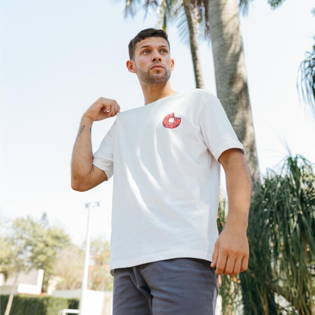 REMERA LIBERATO BASICS OVERSIZED BLANCA DONUT HOMERO
