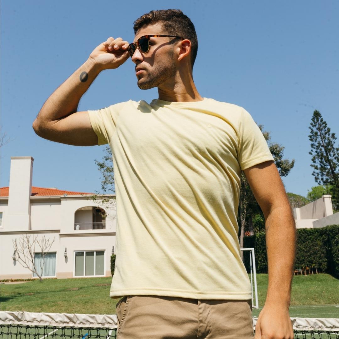 REMERA LIBERATO BASICS AMARILLO JASPEADO