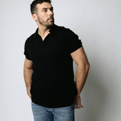 REMERA ABERCROMBIE JOHNNY COLLAR NEGRA