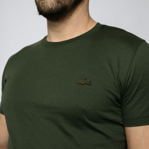 REMERA LACOSTE CUELLO REDONDO PARIS VERDE OSCURO