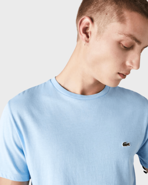 REMERA CUELLO RERDONDO LACOSTE CELESTE