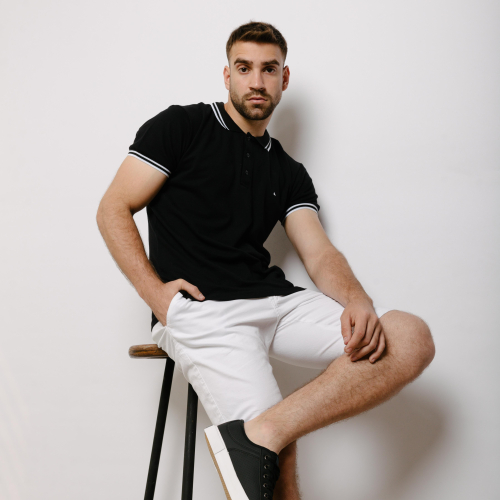 REMERA POLO LIBERATO BASICS NEGRA DETALLE FINO BLANCO