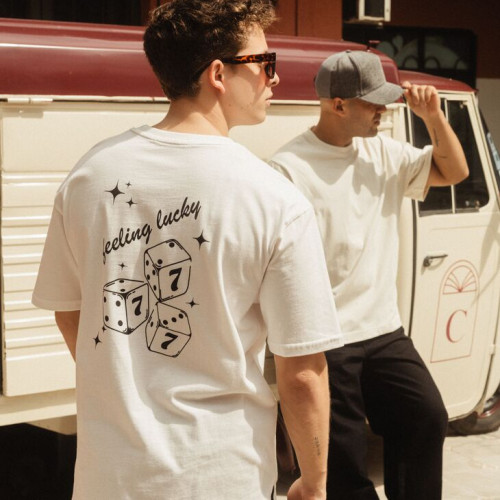 REMERA OVERSIZE PREMIUM 250 GSM LIBERATO BASICS  MARFIL  FEELING LUCKY