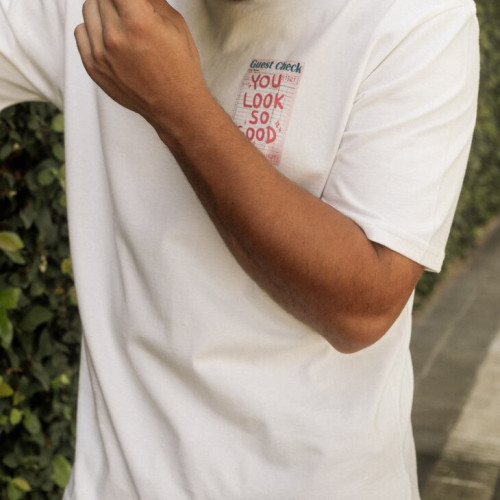 REMERA LIBERATO BASICS OVERSIZE PREMIUM 250 GSM MARFIL CHECK