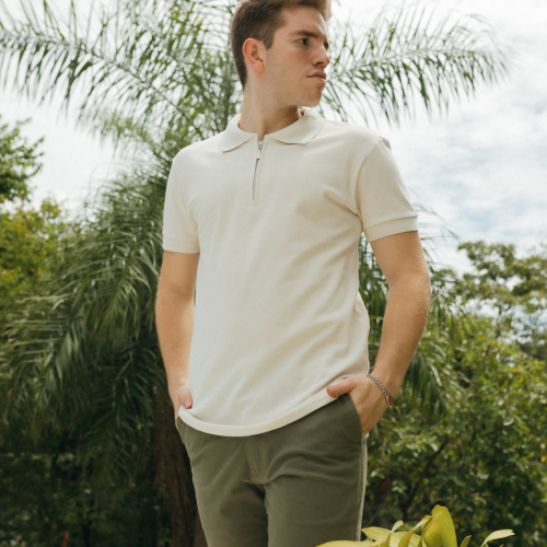 REMERA LIBEARTO BASICS CUELLO POLO BEIGE CON CIERRE