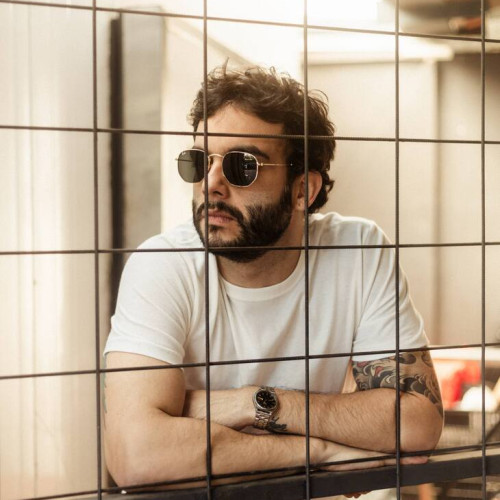 REMERA LIBERATO BASICS REGULAR FIT MARFIL