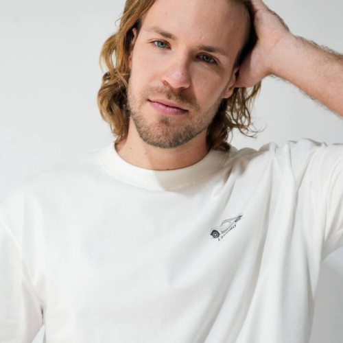 REMERA LIBERATO PREMIUM 250GSM OVERSIZE MARFIL PORSCHE COLLECTION