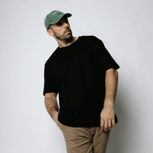 REMERA LIBERATO BASICS OVERSIZE NEGRA