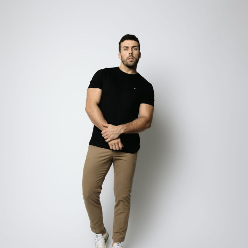 REMERA TOMMY HILFIGER NEGRA