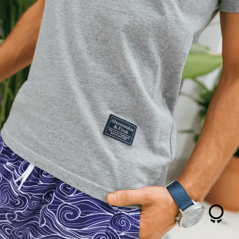 REMERA ABERCROMBIE GRIS CON BOLSILLO