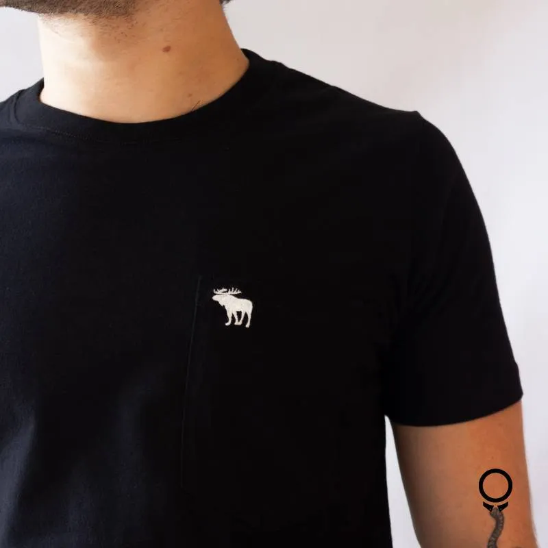 REMERA ABERCROMBIE NEGRA CON BOLSILLO