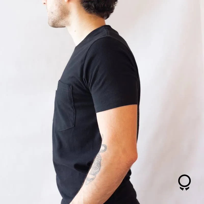 REMERA ABERCROMBIE NEGRA CON BOLSILLO