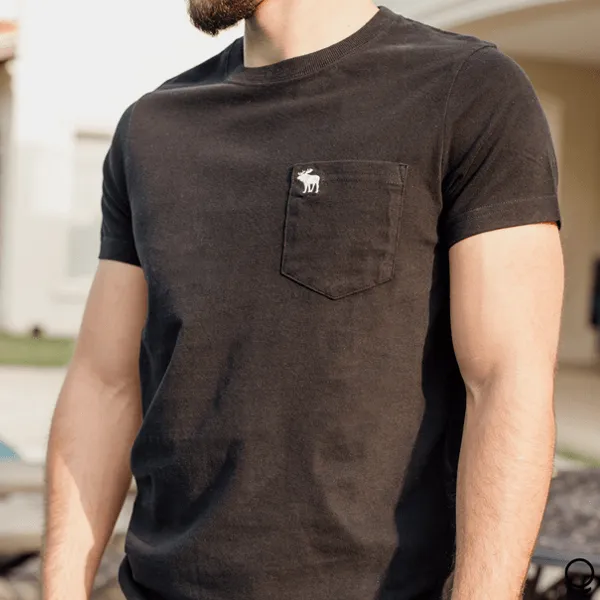 REMERA ABERCROMBIE NEGRA CON BOLSILLO