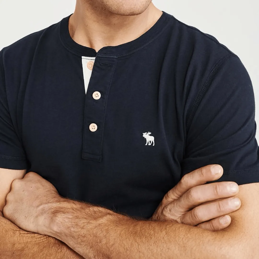 REMERA ABERCROMBIE CUELLO HENLEY  AZUL
