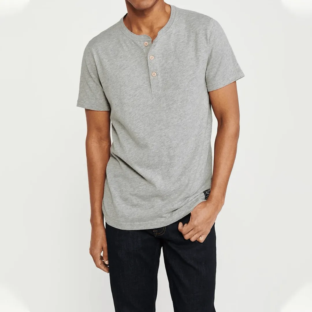 REMERA ABERCROMBIE CUELLO HENLEY  GRIS