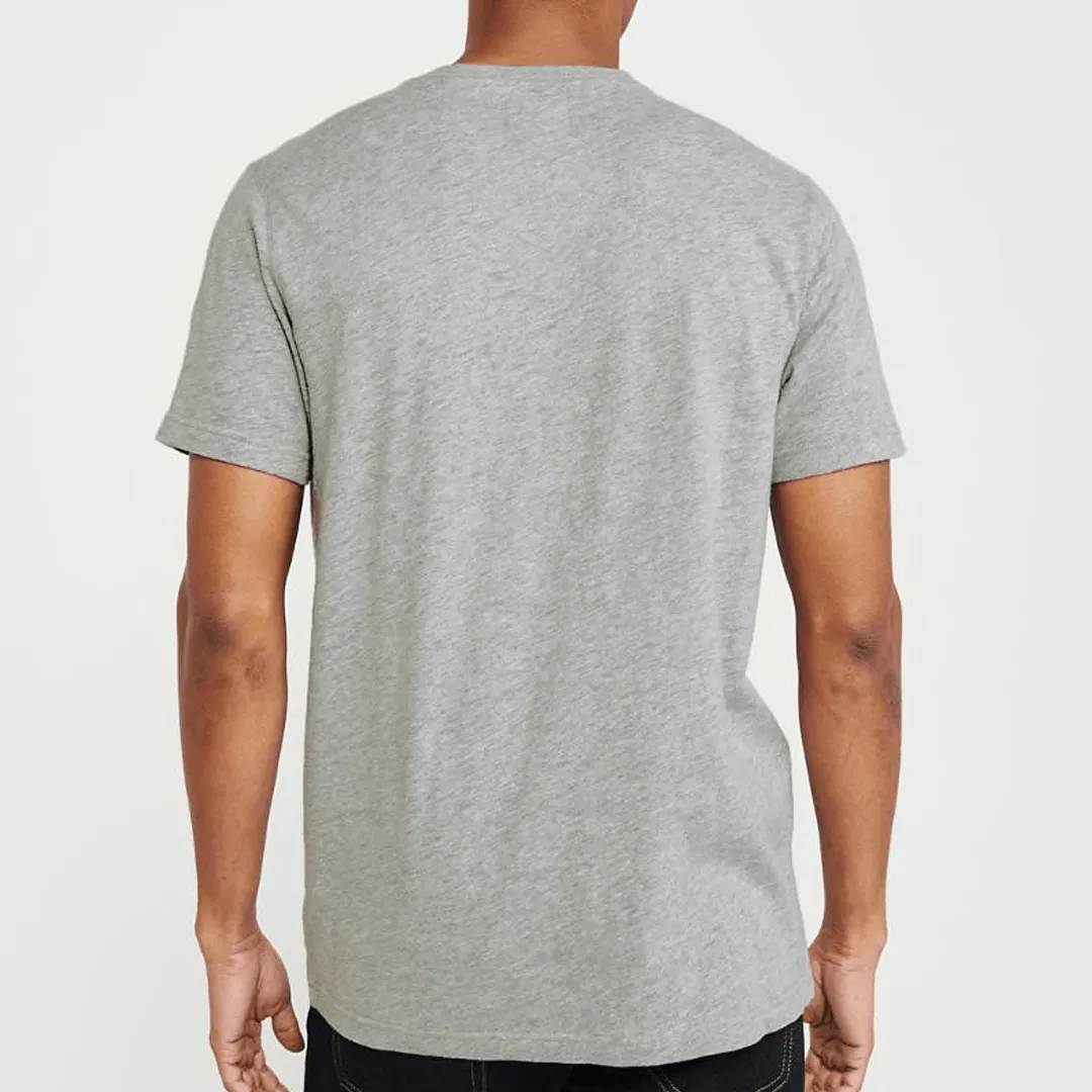 REMERA ABERCROMBIE CUELLO HENLEY  GRIS