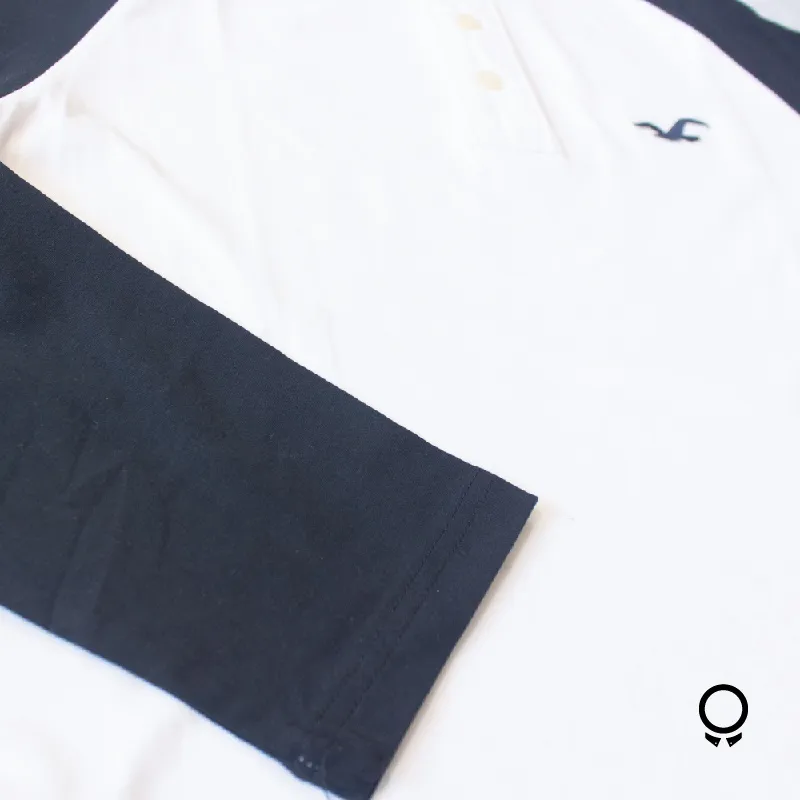REMERA HOLLISTER MANGAS LARGAS  BLANCA MANGAS AZUL