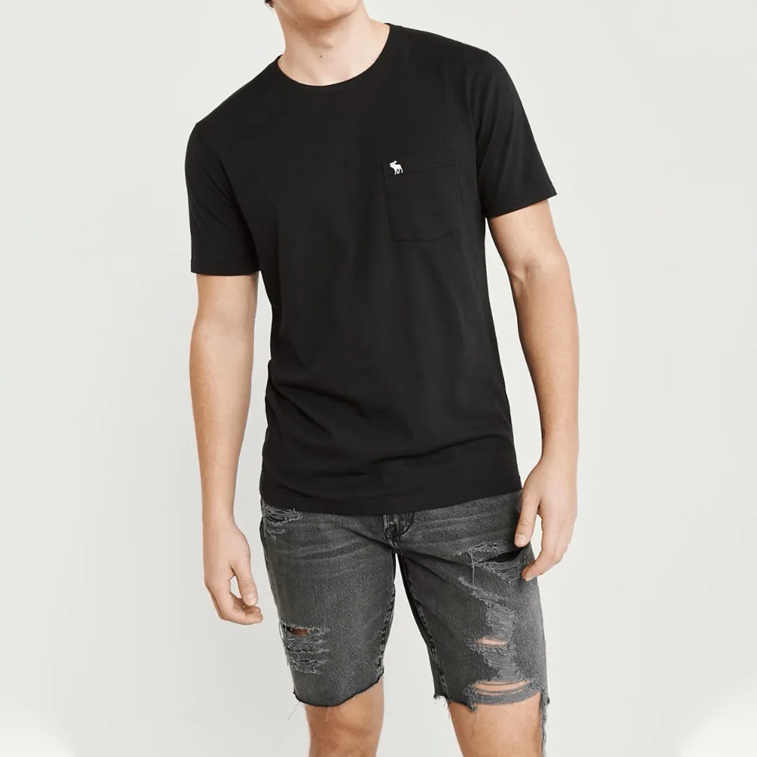 REMERA ABERCROMBIE NEGRO CON BOLSILLO LOGO BLANCO