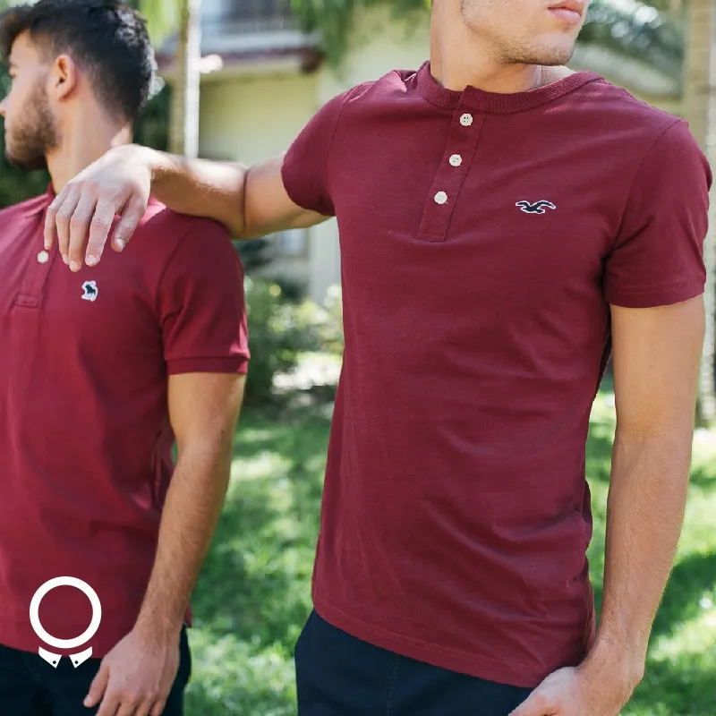 REMERA HOLLISTER  MANGAS CORTAS CUELLO HENLEY BORDO