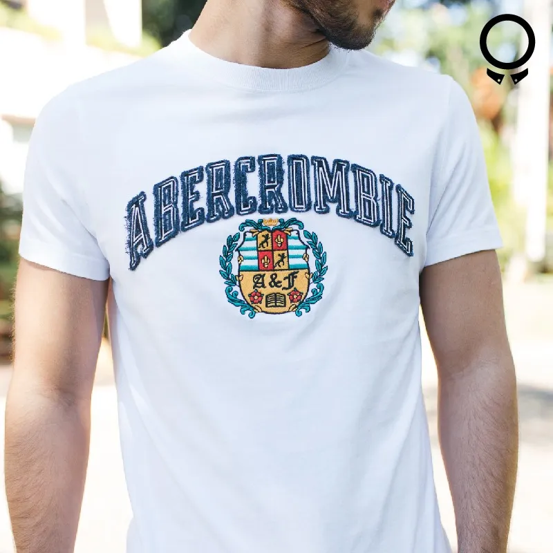 REMERA ABERCROMBIE CUELLO REDONDO BLANCA ESTAMPA AF