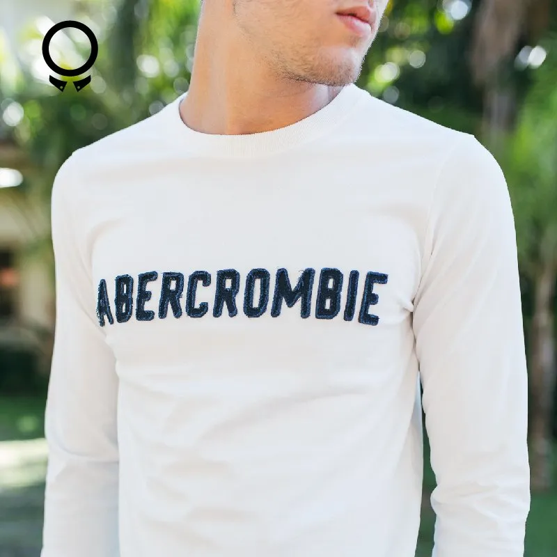 REMERA ABERCROMBIE MANGAS LARGAS CUELLO REDONDO ESTAMPA AF BLANCA