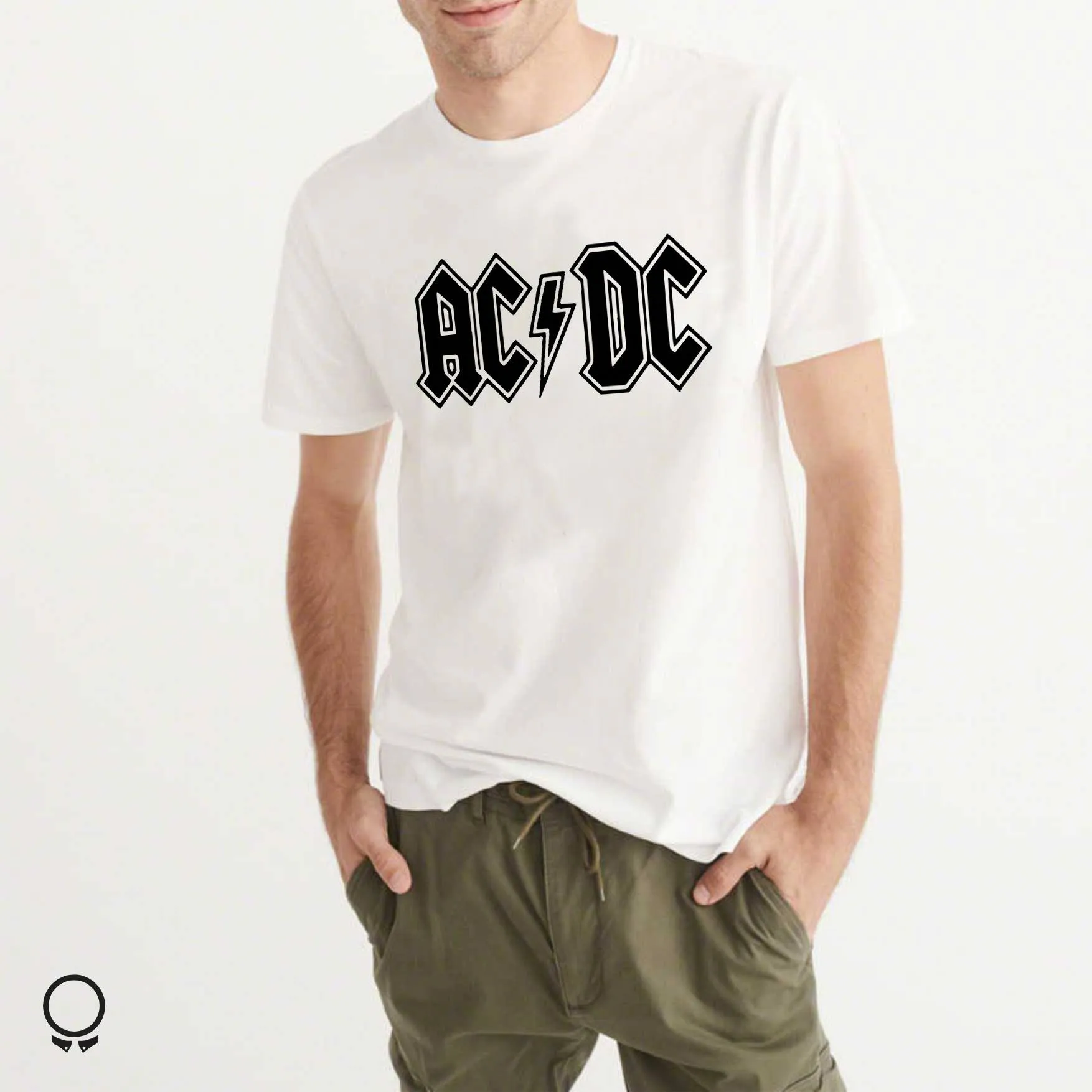 REMERA ABERCROMBIE BLANCA ESTAMPA ACDC NEGRA