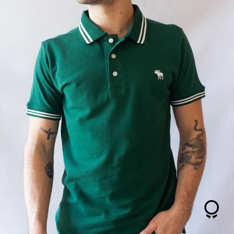 REMERA ABERCROMBIE CUELLO POLO VERDE OLIVA