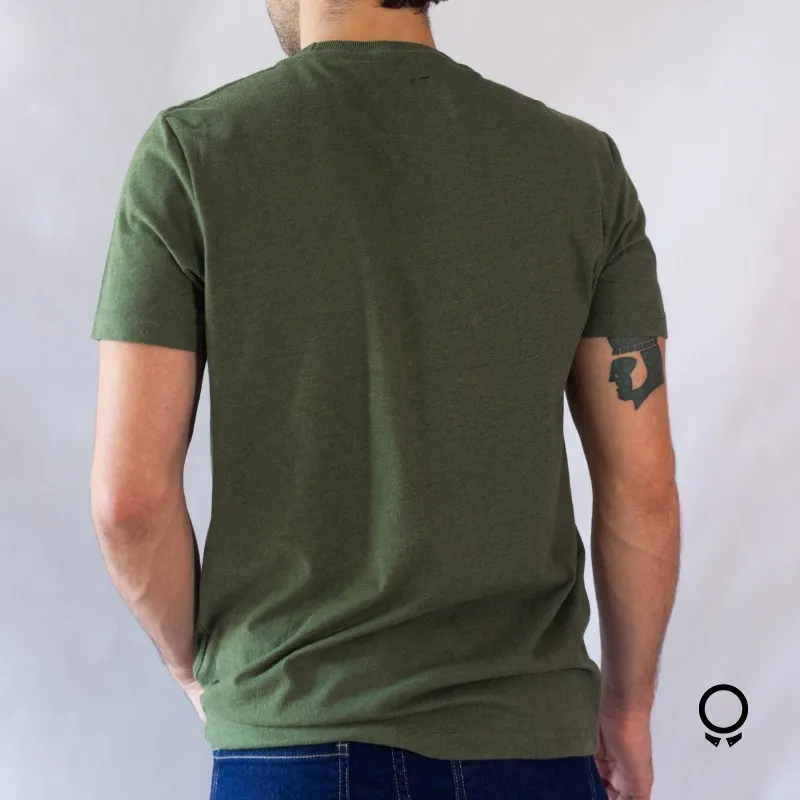 REMERA ABERCROMBIE CUELLO REDONDO CON BOLSILLO VERDE